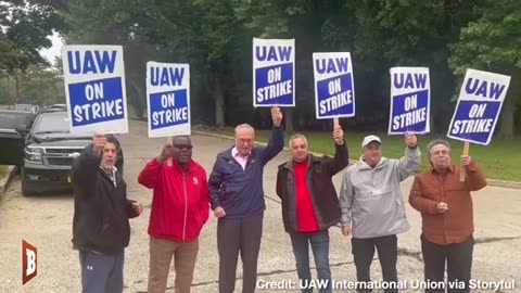 CHUCK SCHUMER APPEARS ON UAW PICKET LINE, POSES WITH AUTO WORKERS