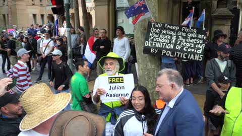 Craig Kelly Supports Julian Assange