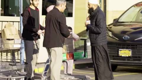 Muslim Asking Strangers For Food, Then Paying Their ENTIRE GROCERIES!