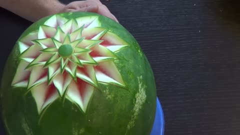 How to carve a star pattern watermelon with one knife - simple carving garnish for beginners