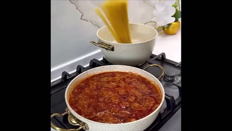 Let's make delicious Spaghetti Bolognese