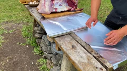 BUILD AN OVEN ESPECIALLY FOR A DELICIOUS DINNER IN NATURE! 4 HOURS OF ROASTED MEAT
