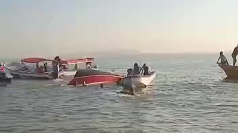 Rescate de pasajeros en Caño del Oro