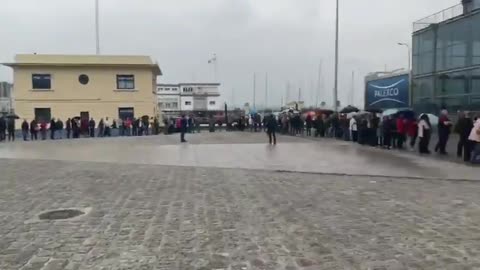 VOX peta el bastión del PP (Galicia) Más de 2 mil personas se quedan fuera (1)