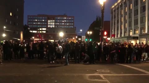 Oct 13 2018 Portland 1.2 pb side chants 'USA' vs Antifa-Blm side 'Black Lives Matter'