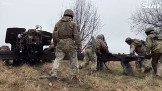 Ukrainian soldiers fire howitzer at frontline in Zaporizhzhia region