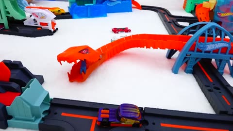 Niki play with Hot Wheels cars and playsets - Collection video with Toy cars