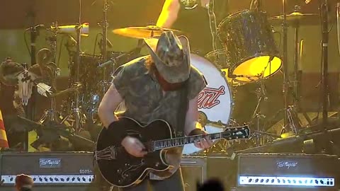 Ted Nugent - Stranglehold (Live)