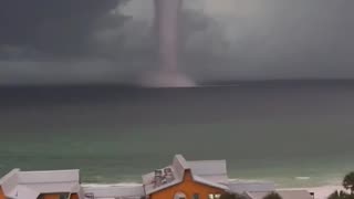 Amazing footage of a waterspout in Destin, Florida, recorded in August of last year.