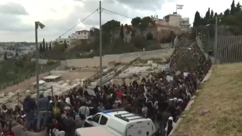 Palm Sunday procession arrives at Jerusalem‘s Old City