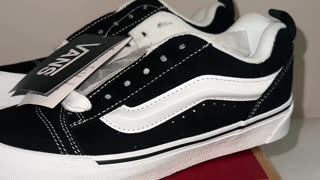 Must-See: Unboxing Vans Knu Skool Black White