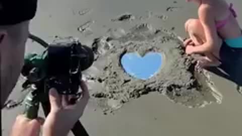Insane hearts on the beach photo idea 🏖️ ♥️ #creativephotography #photoideas #photography