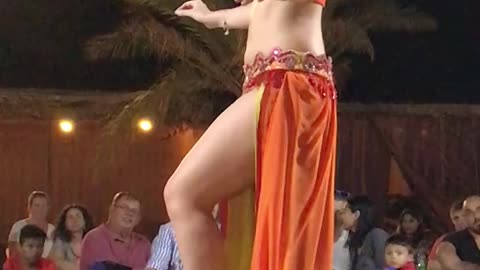 Belly_Dancer_at_Desert_Safari_#2