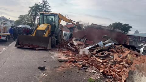 eThekwini Municipality demolishes illegal tavern in Durban