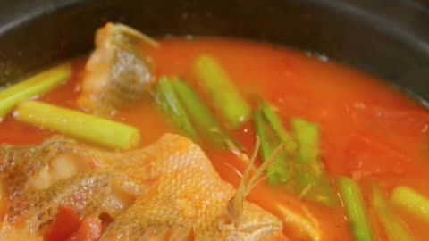 I learned a recipe for red and sour fish soup from an old lady in Guizhou. It’s really amazing!