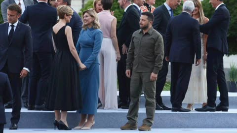 The entire NATO summit in one photo
