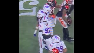 BREAKING: Buffalo Bills Player Makes Tackle, Stands Up and Then Collapses – Ambulance Carts Him Off Field – GAME SUSPENDED!