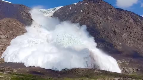 Caught in an Avalanche in Kyrgyzstan (Everyone Survived) ||