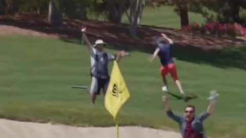 Jimmy Fallon nails bunker shot with justin Timberlake and Travis Kelce