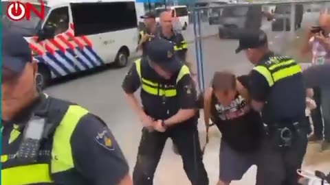 Police in Holland is brutalising farmers for protesting against NWO
