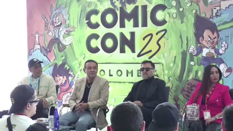 Carlos "Kiko" Villagrán y actores de voz llenan de vida la inauguración de Comic Con en Bogotá