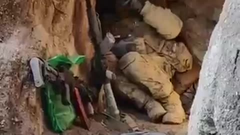 Heart-Stopping Escape: Ukrainian Soldiers Dodge Russian Bomb in a Life-or-Death Trench Hideout