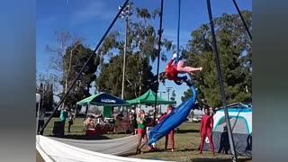 Winterfest. Festival de Invierno. 12.17.2016. Trapeze. Trapecio. 2