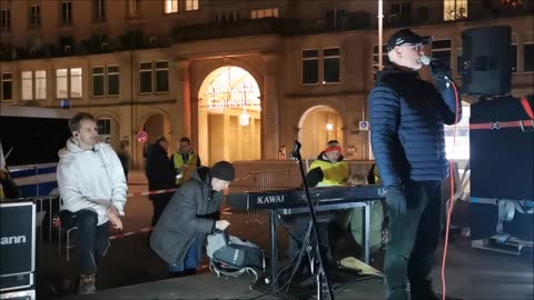 FREEDOM DAY - DRESDEN, Altmarkt, 19 02 2022 - Dankesworte MARCUS, Beendigung Versammlung PETER