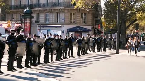 Manif anti-pass 💉 du 16 oct. 21- Bastille- Quel accueil !