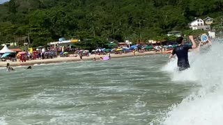 Curtindo uma tarde na praia de Quatro Ilhas, Bombinhas - SC | Som Ambiente