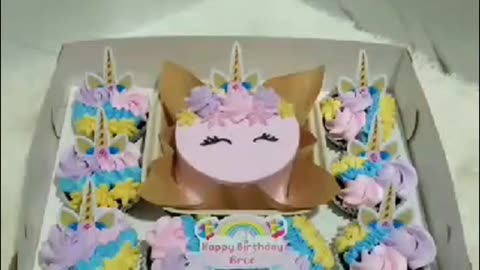 Unicorn Cake and Cupcake Set Decorated in Under a Minute!