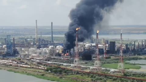 Explosion at Petromidia Oil refinery in Constanta Romania (Breaking News)