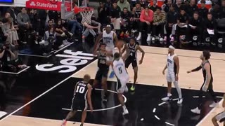 NBA - PAOLO BANCHERO DRIVES TO THE BUCKET AND THROWS DOWN A POSTER 😱 Spurs-Magic