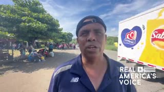 THIS MAN IS LEADING A CARAVAN OF ILLEGAL MIGRANTS TO THE U.S. HE SAYS THIS IS AN ATTACK ON THE USA