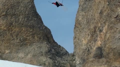 Thrilling Ski Jumping: Conquer the Air with Gravity-Defying Leaps!