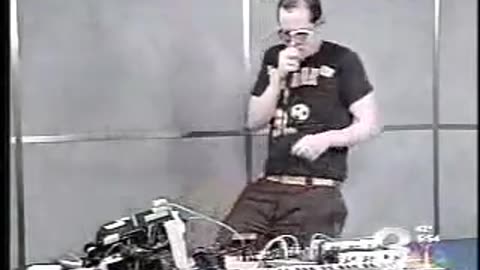 News Break: Dan Deacon - Ohio (live on NBC Morning Show, 2005) #dandeacon #2000smusic