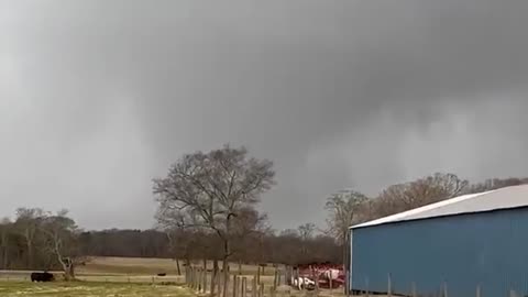 Confirmed Large & Very Dangerous Tornado on the Ground in Alabama