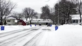 Snowstorm closes schools, grounds flights in U.S.