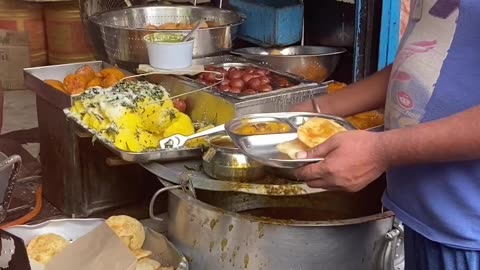 best place in Kolkata for breakfast #ytshorts #streetfood #kolkata #puri #purisabji #foodie
