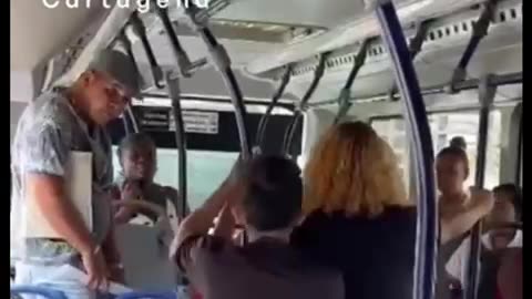 Vigilante bajó a pasajeros de un bus de Transcaribe y resultó amenazado