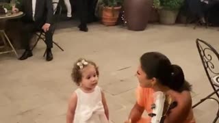 Little girl's reaction to hearing Avicii played on the violin