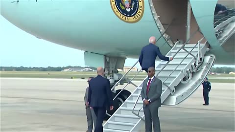 FRAIL TO THE CHIEF: Weak Biden Shuffles Up Short Steps of Air Force One [WATCH]