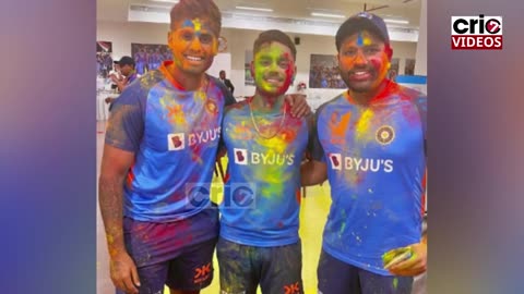 Virat Kohli Rohit Sharma Gill and others crazy Holi celebration in the bu#holi