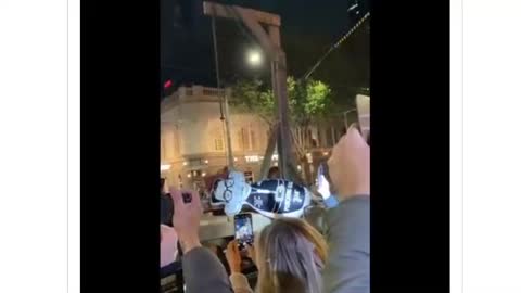 Daniel Andrews noose towed through Melbourne