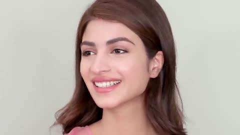 the everyday natural glam in 60 seconds with kinza hashmi