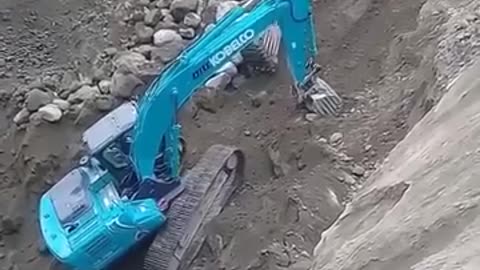 Dangerous working in excavator