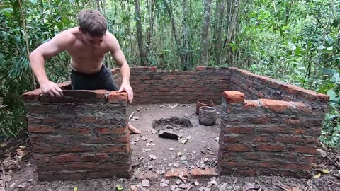 ⚒ BUSH TUCKER MAN 🤠 Episode 34 💪 Robbo Da Yobbo ：Wood Ash Cement & Fired Brick Hut 🔥