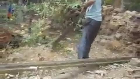 Indian guy catch a snake 🐍ll sanke hunter 🐍🤟🏻