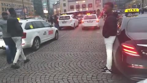 Somalit Helsingin Taksitolpalla
