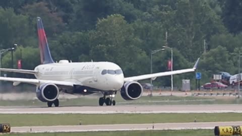 Delta A220-300 departing St. Louis Lambert Intl - STL